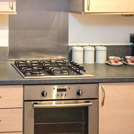 Elegant 2 Bedroom City Centre Apartment - Free Parking - Private Balcony EDI Buitenkant foto
