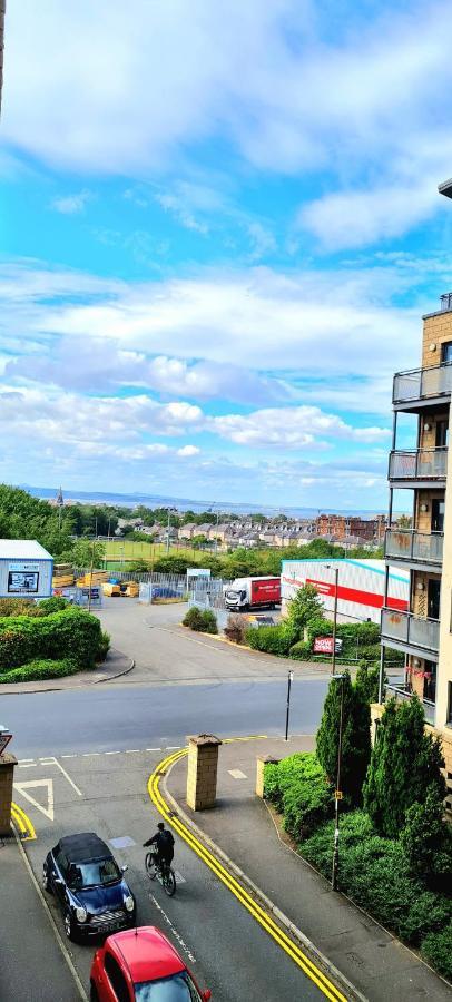 Elegant 2 Bedroom City Centre Apartment - Free Parking - Private Balcony EDI Buitenkant foto