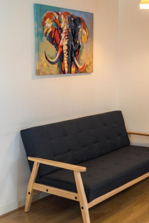 Elegant 2 Bedroom City Centre Apartment - Free Parking - Private Balcony EDI Buitenkant foto