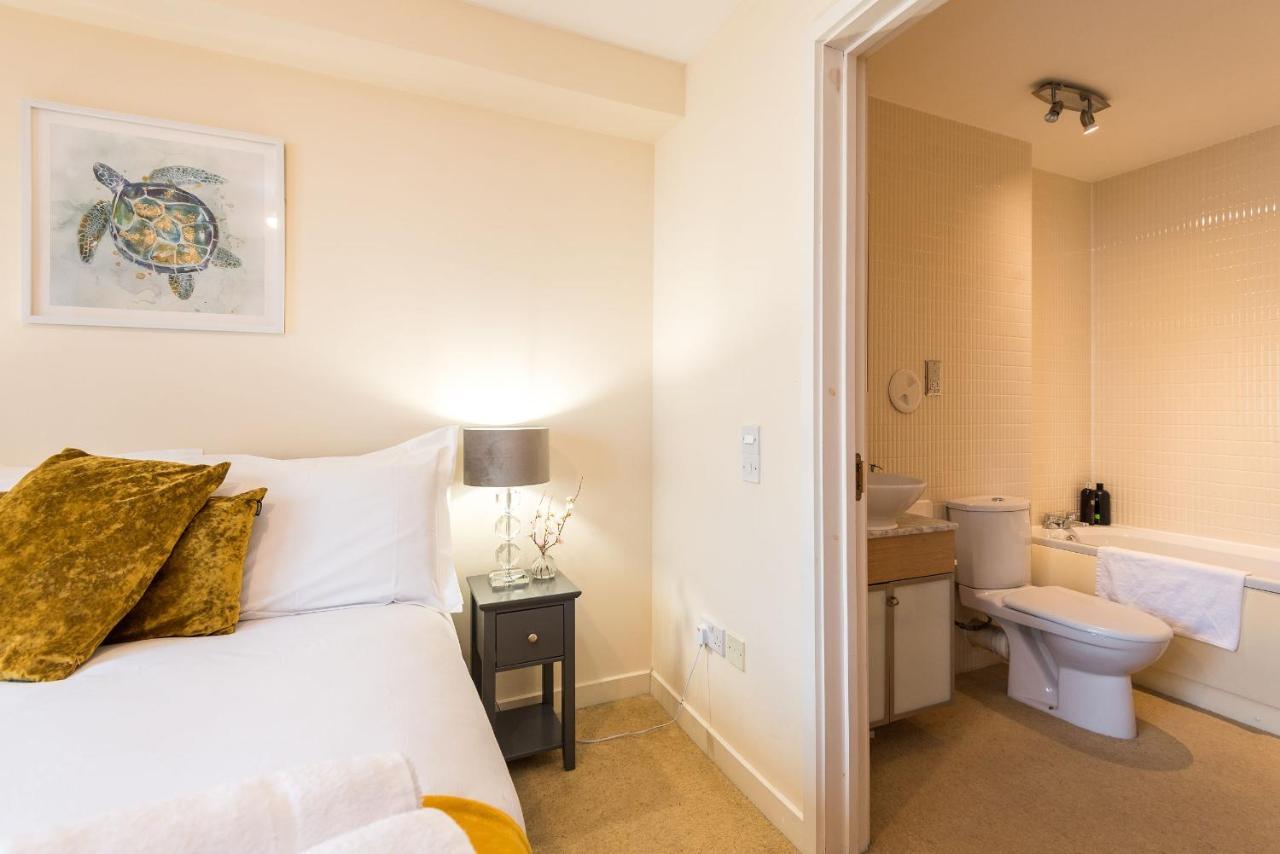 Elegant 2 Bedroom City Centre Apartment - Free Parking - Private Balcony EDI Buitenkant foto