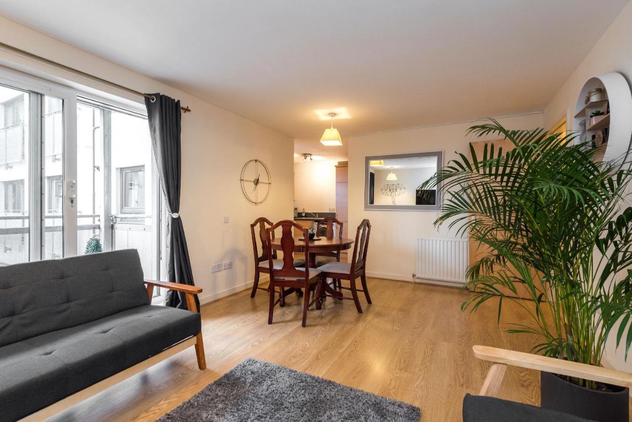Elegant 2 Bedroom City Centre Apartment - Free Parking - Private Balcony EDI Buitenkant foto