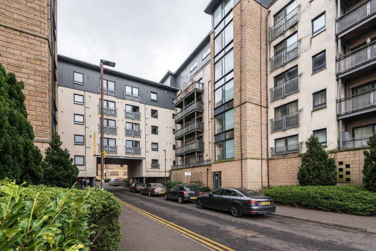Elegant 2 Bedroom City Centre Apartment - Free Parking - Private Balcony EDI Buitenkant foto