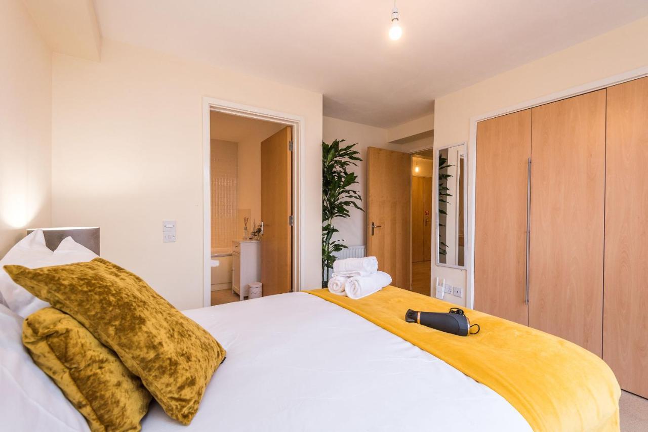 Elegant 2 Bedroom City Centre Apartment - Free Parking - Private Balcony EDI Buitenkant foto
