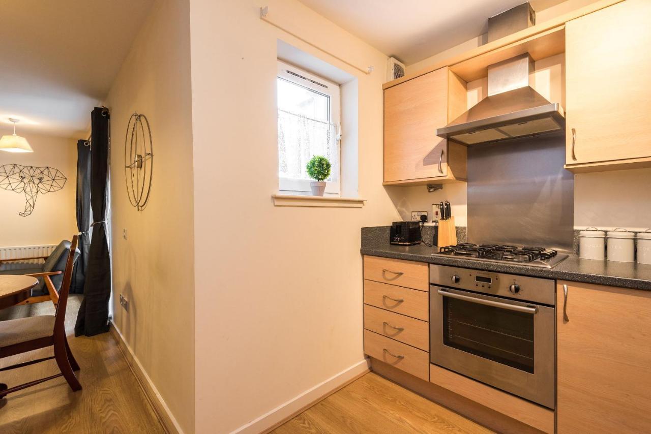 Elegant 2 Bedroom City Centre Apartment - Free Parking - Private Balcony EDI Buitenkant foto