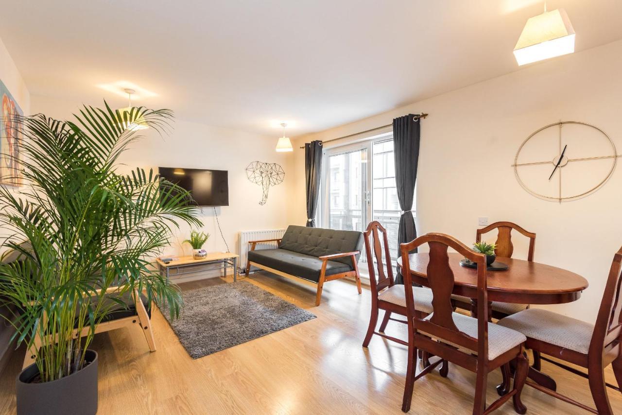 Elegant 2 Bedroom City Centre Apartment - Free Parking - Private Balcony EDI Buitenkant foto