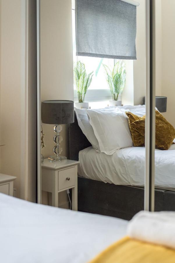 Elegant 2 Bedroom City Centre Apartment - Free Parking - Private Balcony EDI Buitenkant foto