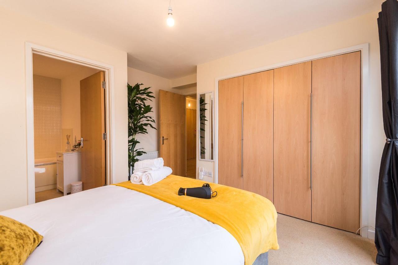 Elegant 2 Bedroom City Centre Apartment - Free Parking - Private Balcony EDI Buitenkant foto