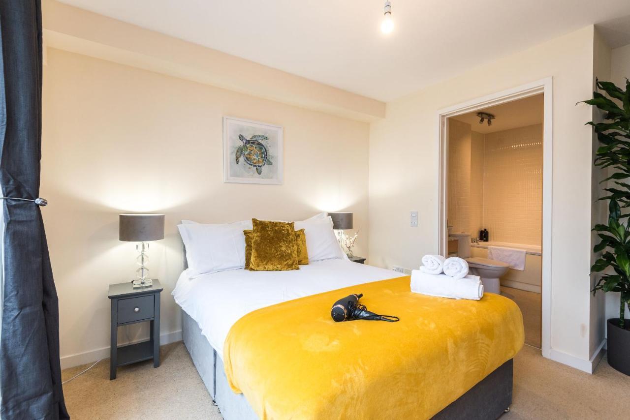Elegant 2 Bedroom City Centre Apartment - Free Parking - Private Balcony EDI Buitenkant foto