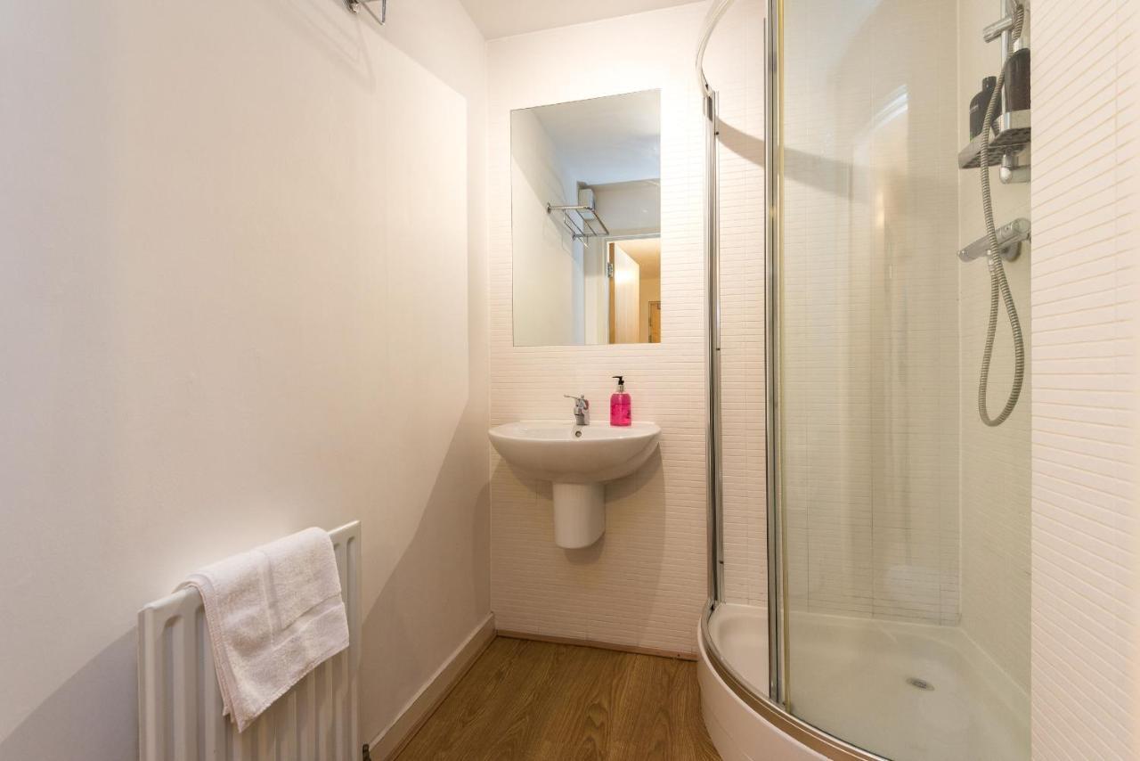 Elegant 2 Bedroom City Centre Apartment - Free Parking - Private Balcony EDI Buitenkant foto