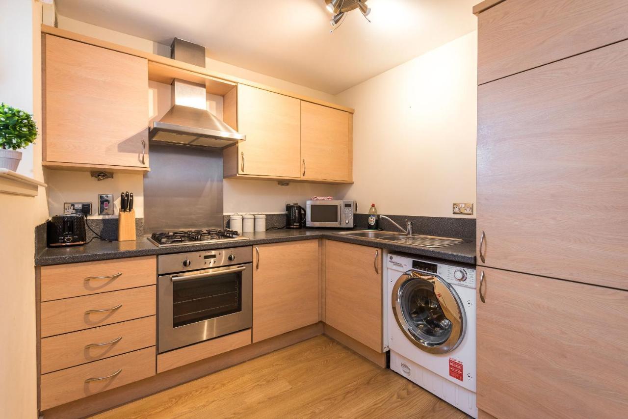 Elegant 2 Bedroom City Centre Apartment - Free Parking - Private Balcony EDI Buitenkant foto