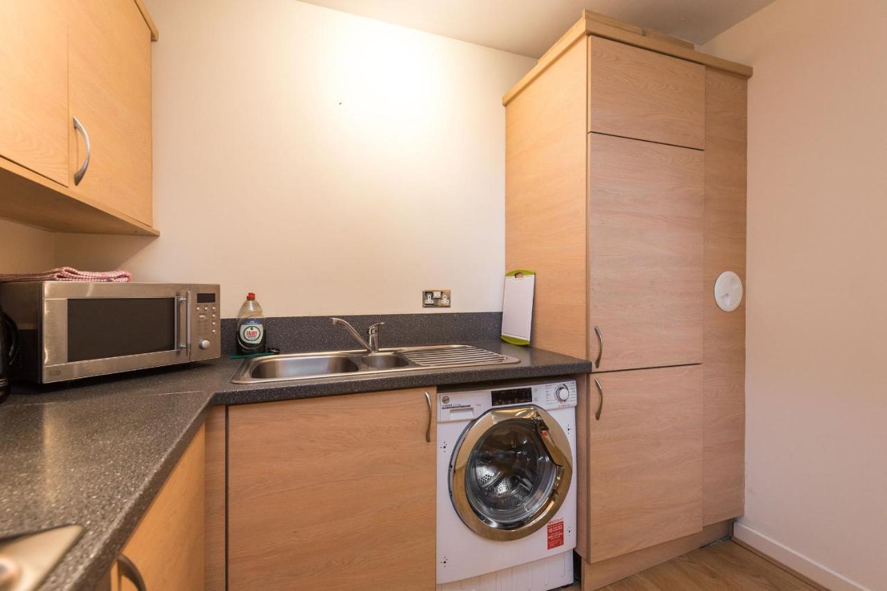 Elegant 2 Bedroom City Centre Apartment - Free Parking - Private Balcony EDI Buitenkant foto