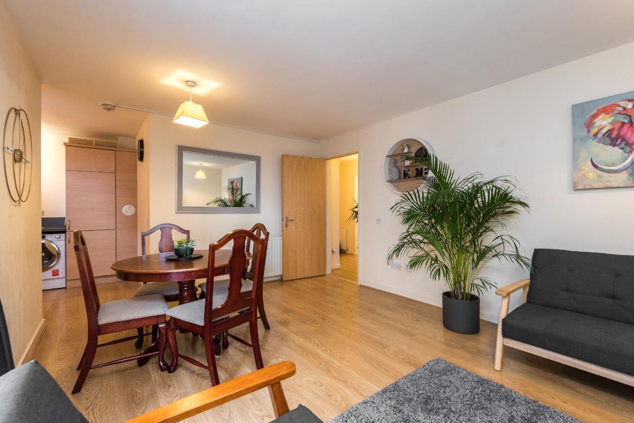 Elegant 2 Bedroom City Centre Apartment - Free Parking - Private Balcony EDI Buitenkant foto